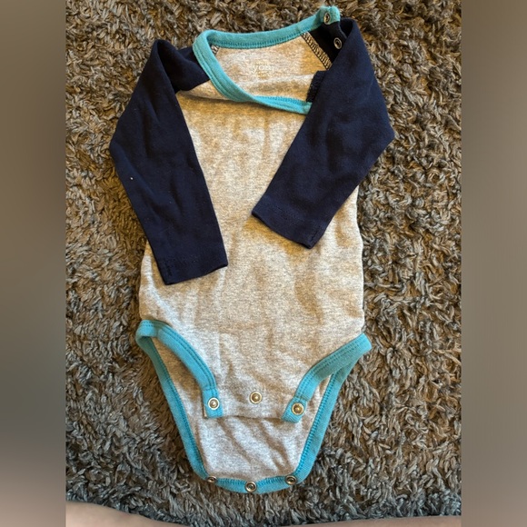 Carters 3-9 month onesies - Picture 5 of 5